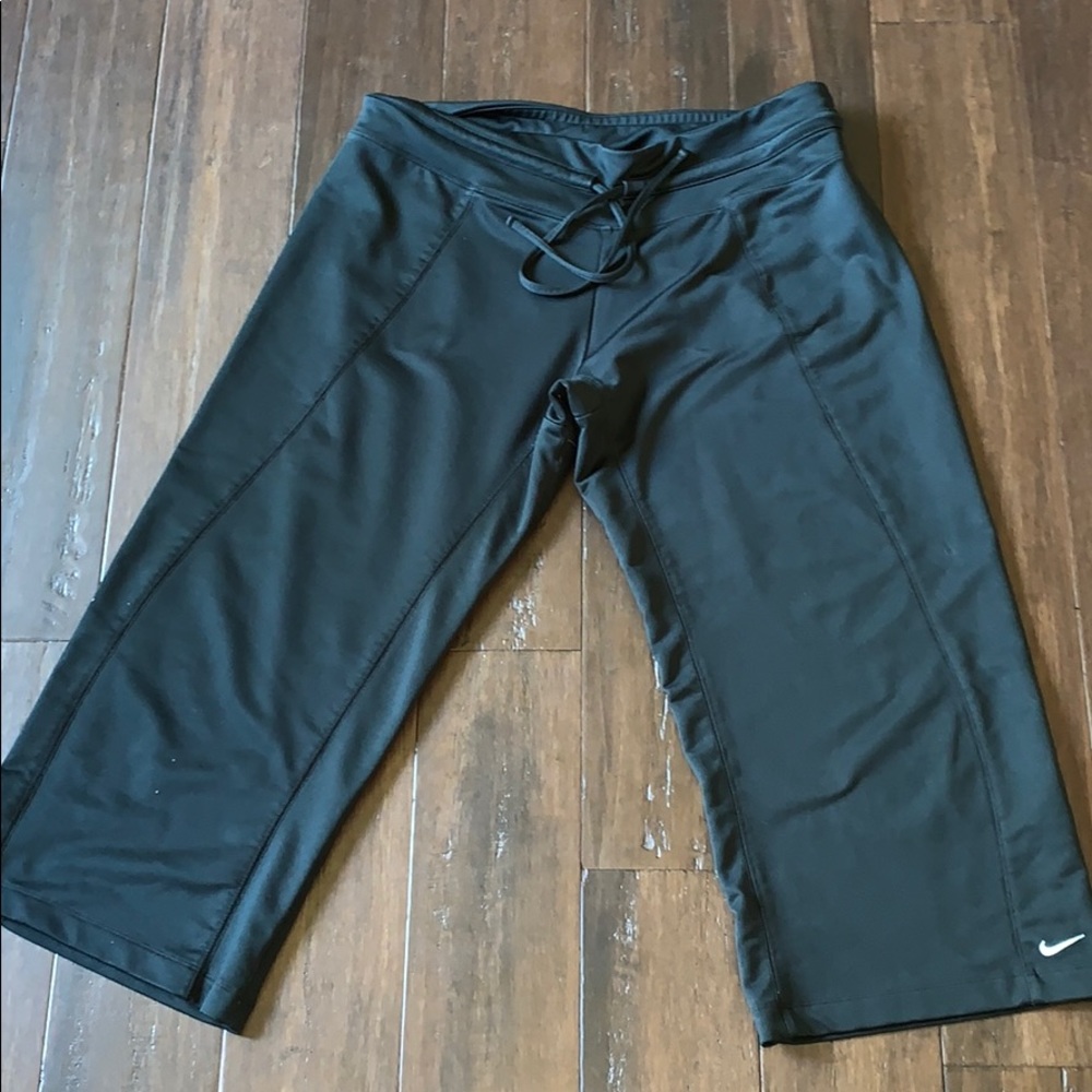 Nike Fit Dry Capris Size L